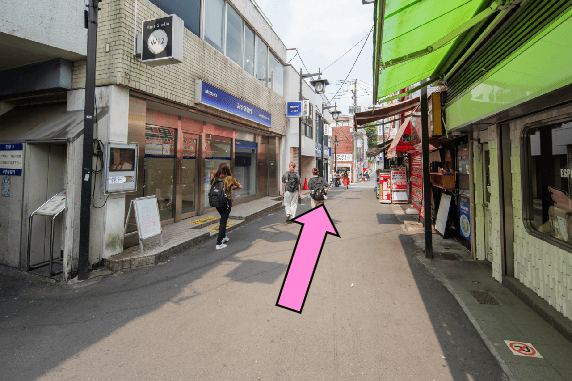 直進してください